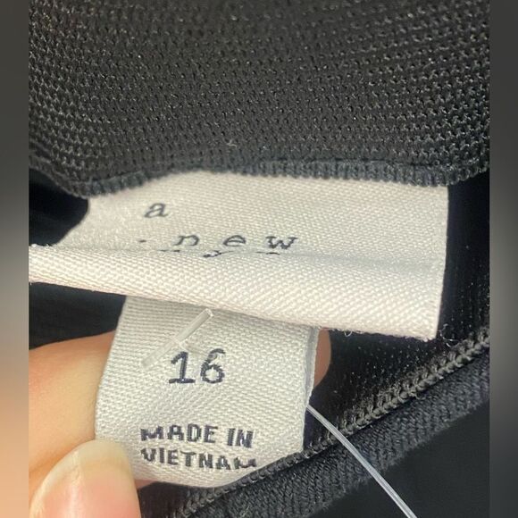 A New Day Ladies 16 Black Capri - Picture 4 of 5